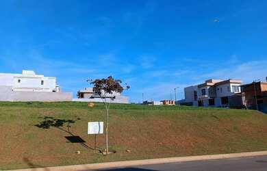 Imagem: O terreno possui 10m² de Área, Imóvel novo e está localizado