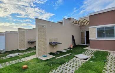 Imagem: A casa possui 3 Dormitórios, 2 Banheiros, 1 Vaga na garagem