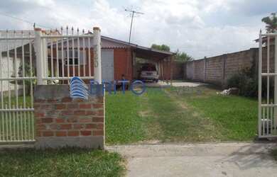 Imagem: A casa possui 3 Dormitórios, 1 Banheiro, 3 Vagas na garagem