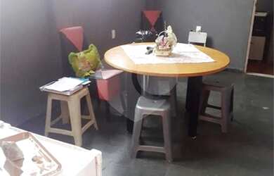 Imagem 5: Casa em Brás de Pina. Varanda, 262m² de Área, 1 Vaga na garageme1 Dormitório