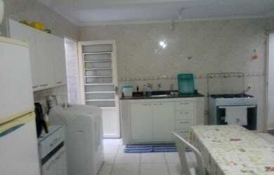 Imagem: A casa possui 3 Dormitórios, 2 Banheiros, 2 Vagas na garagem