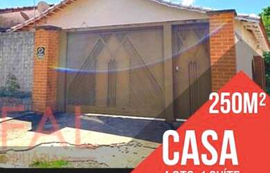 Imagem: A casa possui 4 Dormitórios, 3 Banheiros, 2 Vagas na garagem