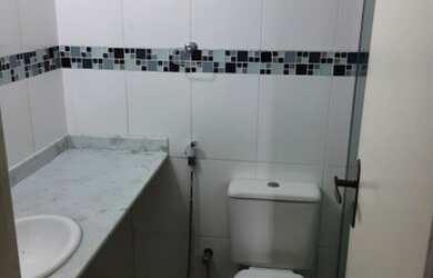 Imagem: A casa possui 3 Dormitórios, 2 Banheiros, 2 Vagas na garagem