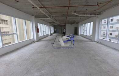 Imagem: O depósito possui 3 Vagas na garagem, 200m² de Área e está