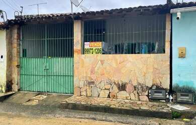 Imagem: A casa possui 2 Dormitórios, 1 Banheiro, 2 Vagas na garagem