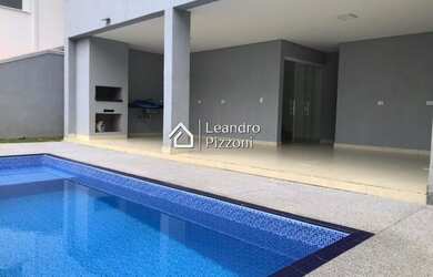 Imagem: A casa possui 5 Dormitórios, 5 Banheiros, 4 Vagas na garagem