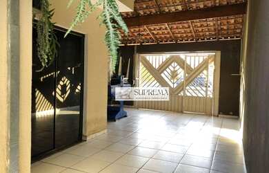 Imagem: A casa possui 2 Dormitórios, 1 Banheiro, 2 Vagas na garagem