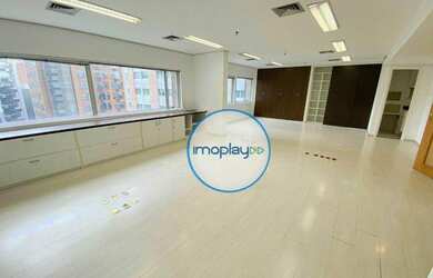 Imagem 2: Conjunto comercial com 64m² vão livre, com piso laminado, 01 banheiro e copa