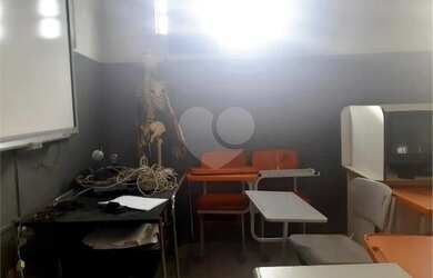 Imagem 10: Casa em Brás de Pina. Varanda, 262m² de Área, 1 Vaga na garageme1 Dormitório