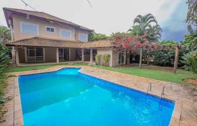 Imagem: A casa em condomínio possui 4 Dormitórios, 4 Banheiros, 4