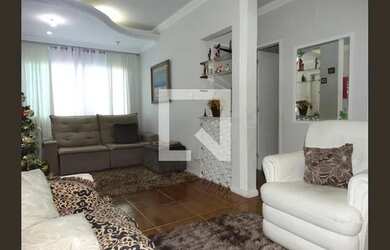 Imagem: A casa possui 3 Dormitórios, 3 Banheiros, 2 Vagas na garagem