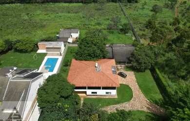 Imagem: A casa em condomínio possui 5 Dormitórios, 5 Banheiros, 5