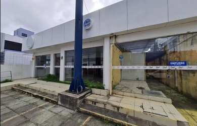 Imagem: A casa possui 4 Dormitórios, 4 Banheiros, 5 Vagas na garagem