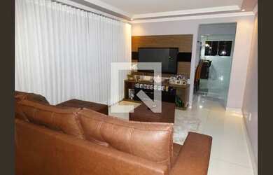 Imagem: A casa possui 5 Dormitórios, 5 Banheiros, 5 Vagas na garagem