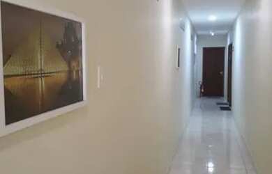 Imagem: O apartamento possui 1 Dormitório, 1 Banheiro, 1 Vaga na garagem