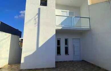 Imagem: A casa possui 3 Dormitórios, 3 Banheiros, 2 Vagas na garagem