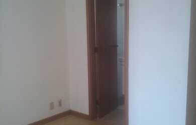 Imagem: O depósito para alugar possui 5 Vagas na garagem e 2614m²