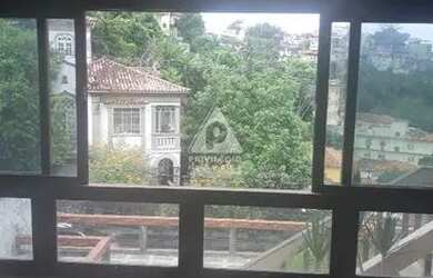 Imagem: A casa possui 5 Dormitórios, 4 Banheiros e 540m² de Área