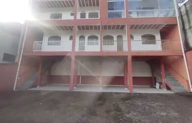 Imagem: A casa possui 2 Dormitórios, 2 Banheiros e 1 Vaga na garagem