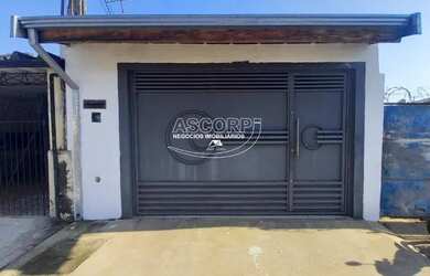 Imagem: A casa possui 2 Dormitórios, 1 Banheiro, 1 Vaga na garagem