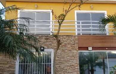 Imagem: A casa possui 5 Dormitórios, 5 Banheiros, 3 Vagas na garagem