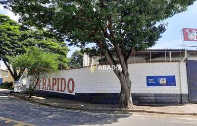 Imagem: O depósito possui 5 Vagas na garagem, 230m² de Área e está