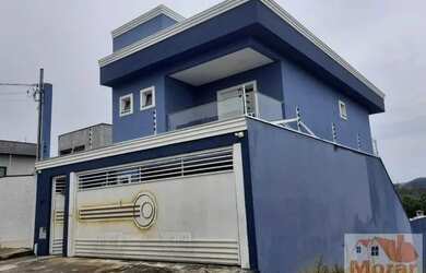 Imagem: A casa possui 3 Dormitórios, 3 Banheiros, 3 Vagas na garagem