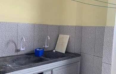 Imagem: A casa possui 3 Dormitórios, 1 Banheiro, 1 Vaga na garagem