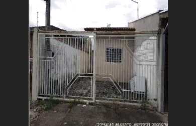 Imagem: A casa possui 2 Dormitórios, 1 Banheiro, 1 Vaga na garagem