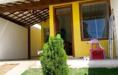 Imagem: A casa possui 2 Dormitórios, 2 Banheiros, 2 Vagas na garagem