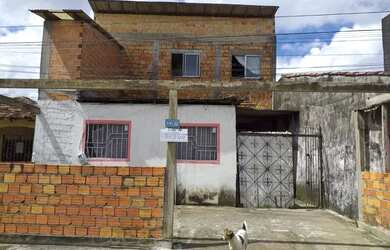 Imagem: A casa possui 3 Dormitórios, 1 Banheiro e está localizado