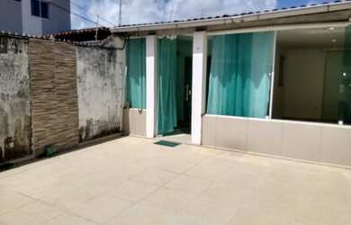 Imagem: A casa possui 3 Dormitórios, 2 Banheiros, 1 Vaga na garagem