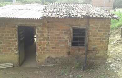 Imagem: A casa possui 2 Dormitórios, 1 Banheiro, 100m² de Área e