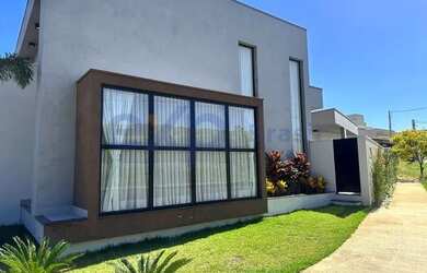 Imagem: A casa possui 3 Dormitórios, 4 Banheiros, 4 Vagas na garagem