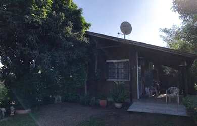 Imagem: A casa possui 3 Dormitórios, 1 Banheiro, 3 Vagas na garagem