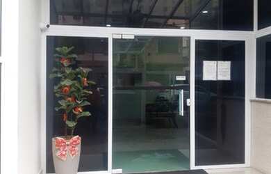 Imagem: O apartamento possui 1 Dormitório, 1 Banheiro, 1 Vaga na garagem