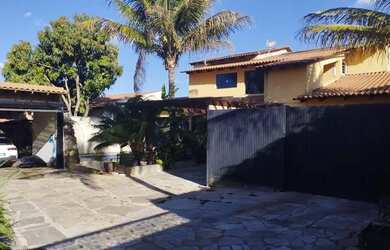 Imagem: A casa possui 1 Dormitório, 5 Vagas na garagem e está localizado