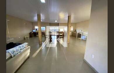 Imagem: A casa possui 3 Dormitórios, 4 Banheiros, 4 Vagas na garagem