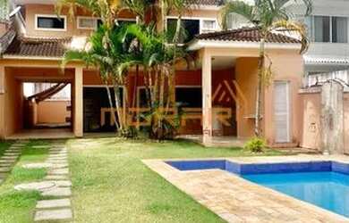 Imagem: A casa em condomínio possui 4 Dormitórios, 5 Banheiros, 3