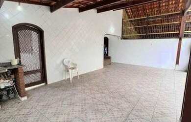 Imagem: A casa possui 2 Dormitórios, 1 Banheiro, 4 Vagas na garagem