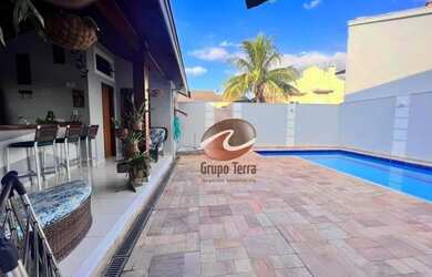 Imagem: A casa em condomínio possui 4 Dormitórios, 5 Banheiros, 4