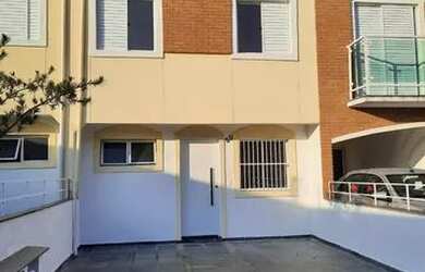 Imagem: A casa para alugar possui 3 Dormitórios, 2 Banheiros, 2 Vagas