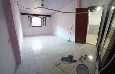 Imagem: A casa possui 2 Dormitórios, 1 Banheiro e está localizado