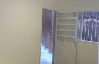 Imagem: A casa possui 2 Dormitórios, 1 Banheiro, 1 Vaga na garagem