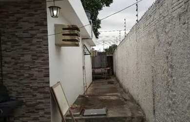 Imagem 2: For Rent. 450m² de Área, 5 Vagas na garageme2 Dormitórios