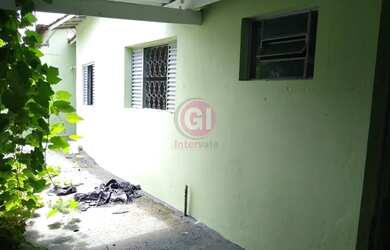 Imagem: A casa possui 2 Dormitórios, 1 Banheiro, 2 Vagas na garagem