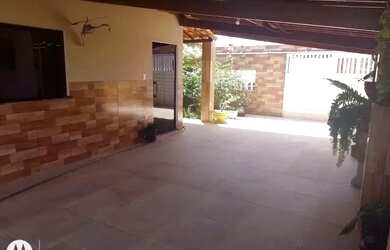 Imagem: A casa possui 3 Dormitórios, 2 Banheiros e 2 Vagas na garagem