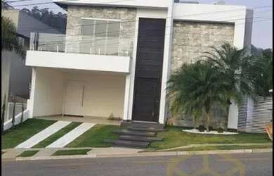 Imagem: A casa em condomínio possui 4 Dormitórios, 4 Banheiros, 4