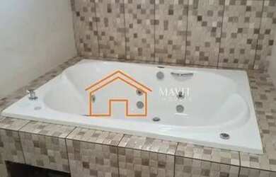 Imagem: A casa possui 3 Dormitórios, 3 Banheiros, 5 Vagas na garagem