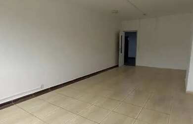 Imagem: O depósito possui 1 Vaga na garagem, 30m² de Área e está